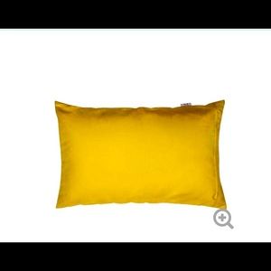 Pair Madura Montana pillowcase and insert set